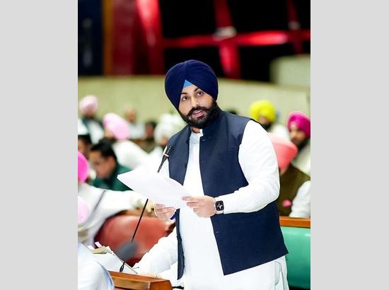 Over 1.38 lakh government school students registered for Business Blaster Program: Harjot Bains