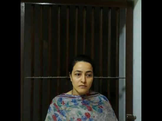 Honeypreet in lockup, being questioned by female police officers (Watch Video also)