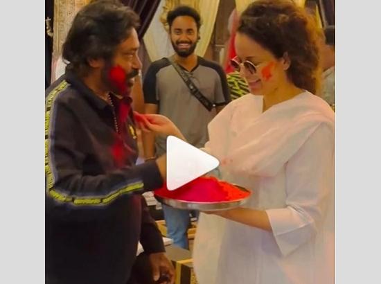 Kangana Ranaut celebrates Holi on the sets of 'Chandramukhi 2'; Watch Video