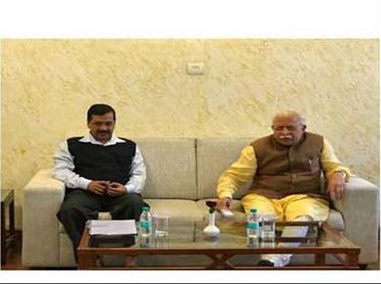 No Politics: Khattar, Kejriwal pledge to fight smog in 2018 ( watch video also ) 