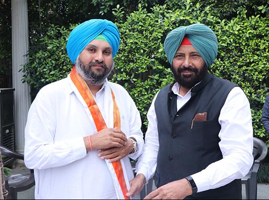 Former Akali Minister's son joins Congress, welcomed by Kewal Dhillon