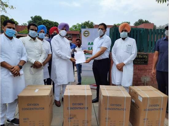Mahindra & Mahindra Ltd. Swaraj Division donates 30 beds & 15 oxygen concentrators

