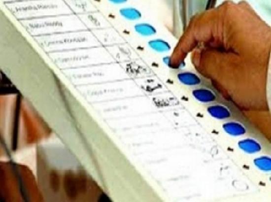 Delhi : Voting for 250 MCD wards begin
