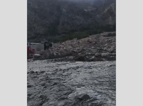 Flash flood blocks Manali-Leh Highway for hours, traffic restored after BRO clears debris