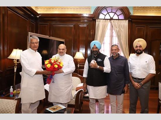 Sunil Jakhar calls on Amit Shah 