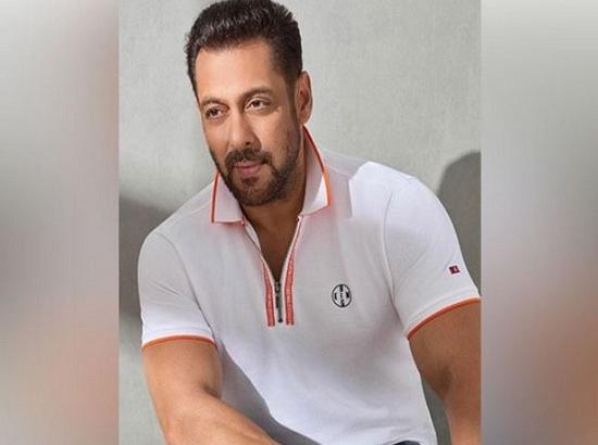 Mumbai: Police record statements of Salman Khan, father Salim after actor receives threat 
