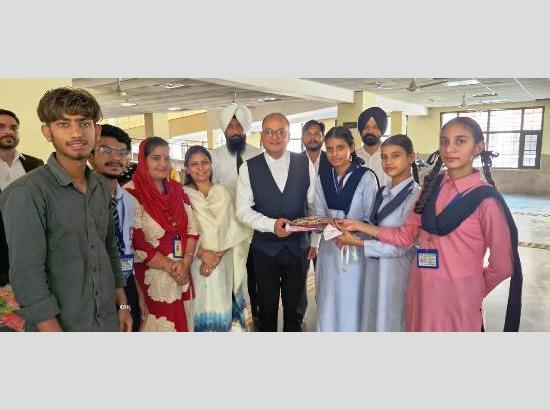 DLSA hosts Diya and Candle Exhibition by School Children and Jail Inmates