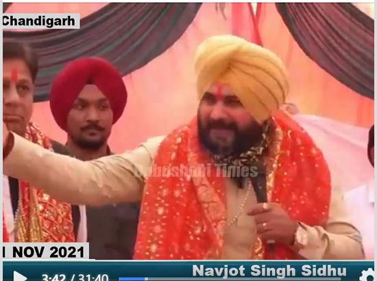 Sidhu again attacks Channi government, questions CM's Diwali Gifts as lollypops, shares st