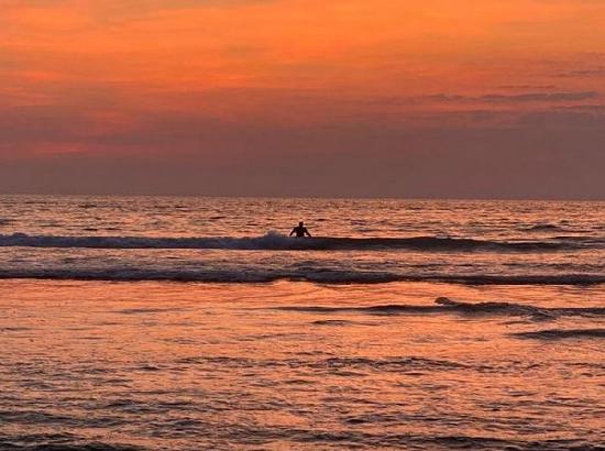 Sidharth Malhotra shares picturesque beach view: 'Son of a beach'