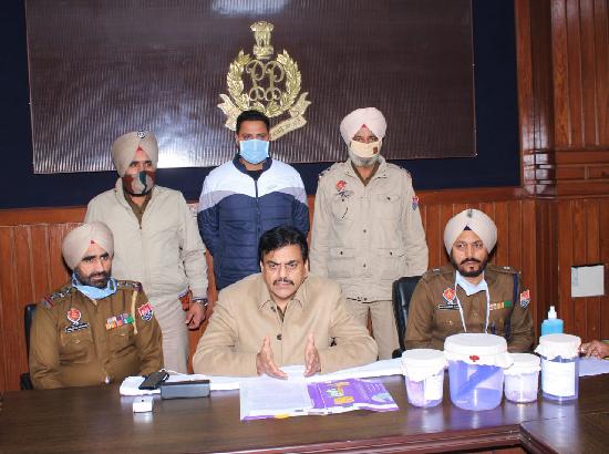 Smugglers’ gang cracked down in Ferozepur, 2 held with weapons and fake currency