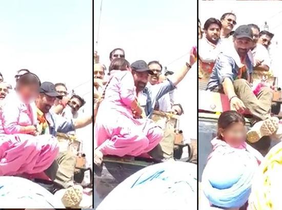Young lady kisses Sunny Deol during road show, video goes viral ( Watch video also )