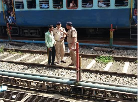 Railways conduct awareness campaign on alarm chain pulling, arrest 1,929 chain pullers during 2021-22