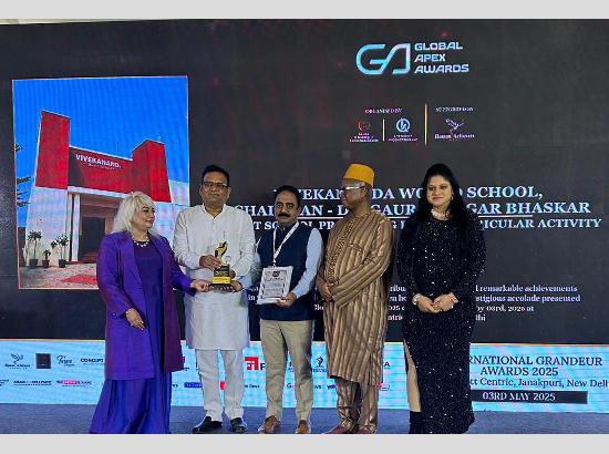 Dr. Gaurav Bhaskar, Chairman VWS honoured for promoting extra-curricular activities at National Conference
