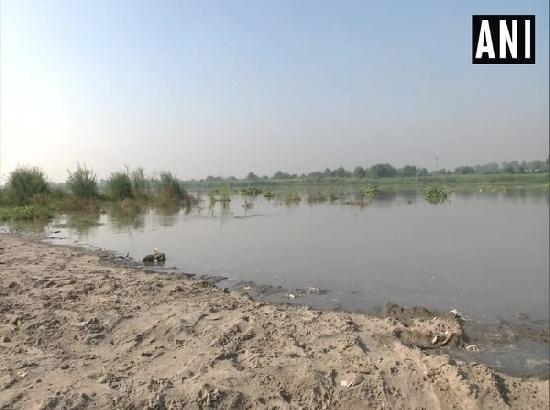 Water level in Yamuna crosses 'warning mark', Delhi CM calls emergency meeting